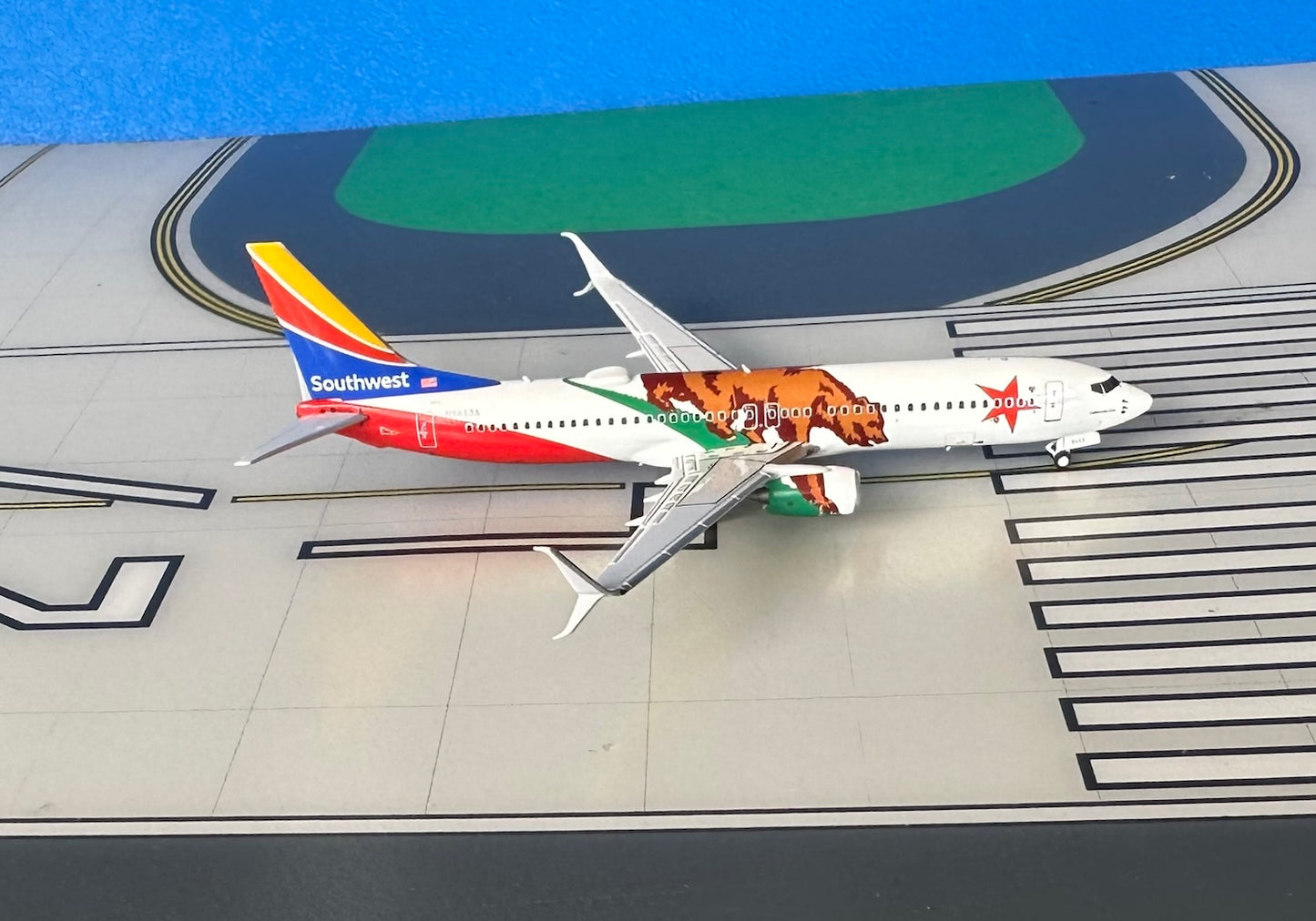 Southwest Boeing 737-800/S N8653A California One 1:400 scale diecast NG Models