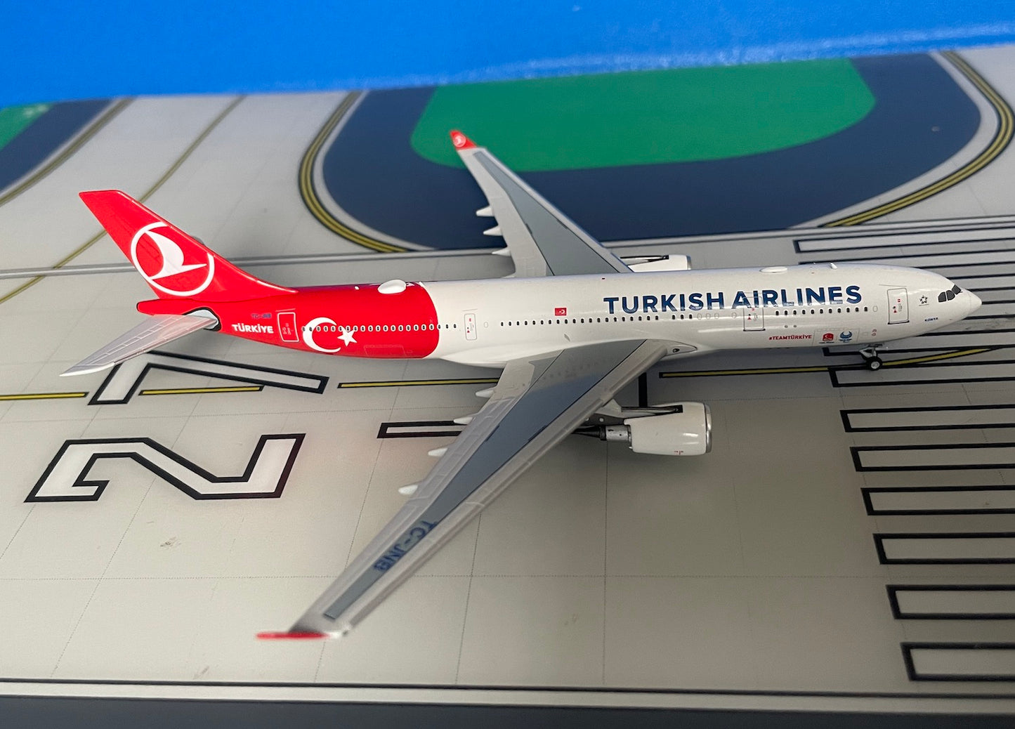 Turkish Airlines Airbus A330-200 TC JNB Tokyo 2020 1:400 scale diecast NG Models