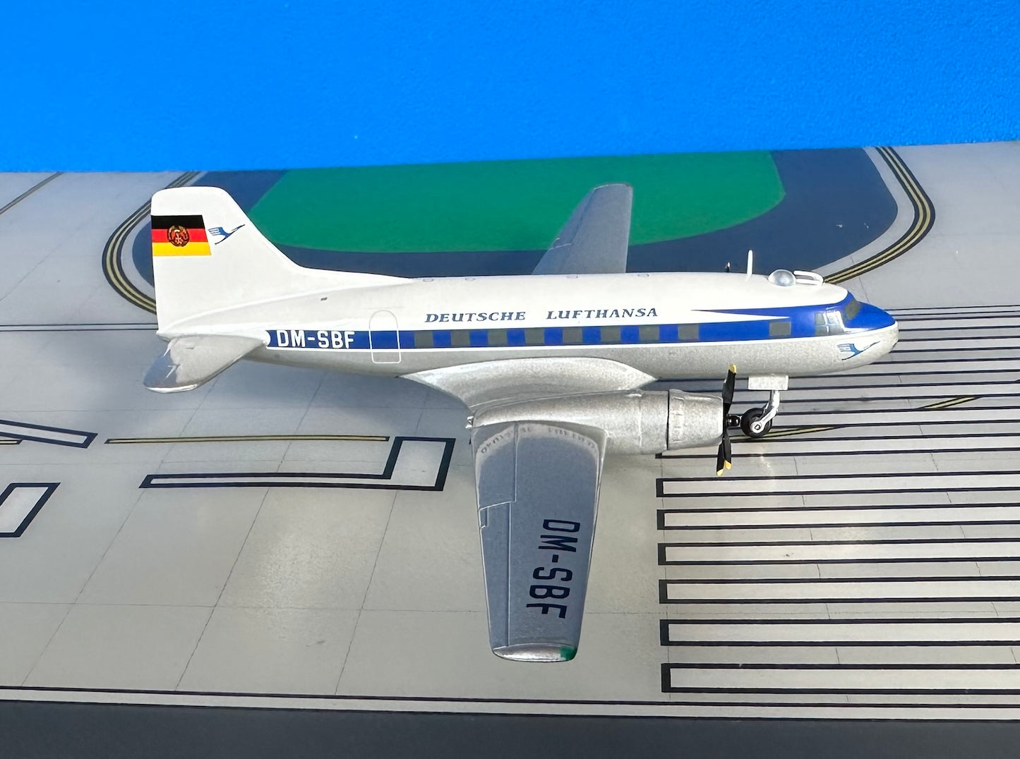 Deutsche Lufhansa Ilushun IL-14P DM-SBF 1:200 scale diecast Phoenix Models