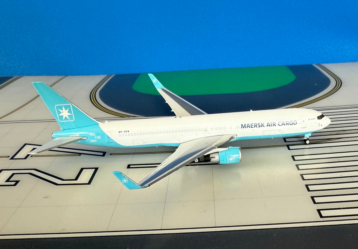 Maersk Air Cargo Boeing 767-3P6(BDSF) OY-SYA 1:400 scale diecast Phoenix Models