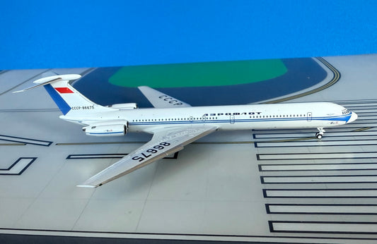 Aeroflot llyushin IL-62 CCCP-86675 1960's colors 1:400 scale diecast Phoenix Models