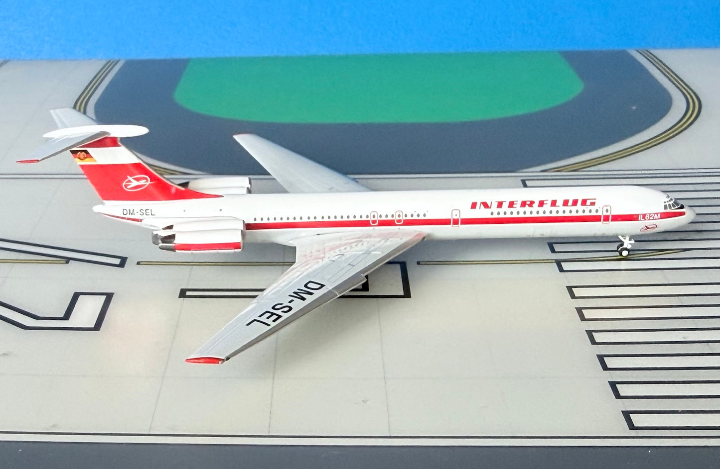 Interflug llyushin IL-62M DM-SEL 1980s colors 1:400 scale diecast Phoenix Models
