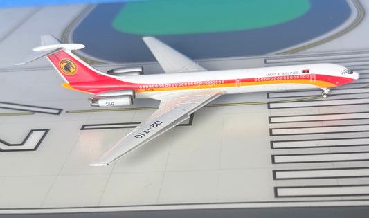 Lineas Aereas de Angola llyushin IL-62M D2-TIG 1:400 scale diecast Phoenix Models