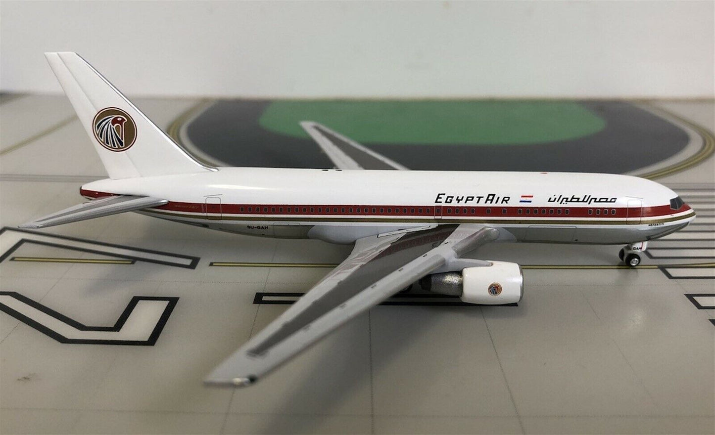 EgyptAir Boeing 767-266/ER SU-GAH 1980's 1/400 scale diecast Aeroclassics