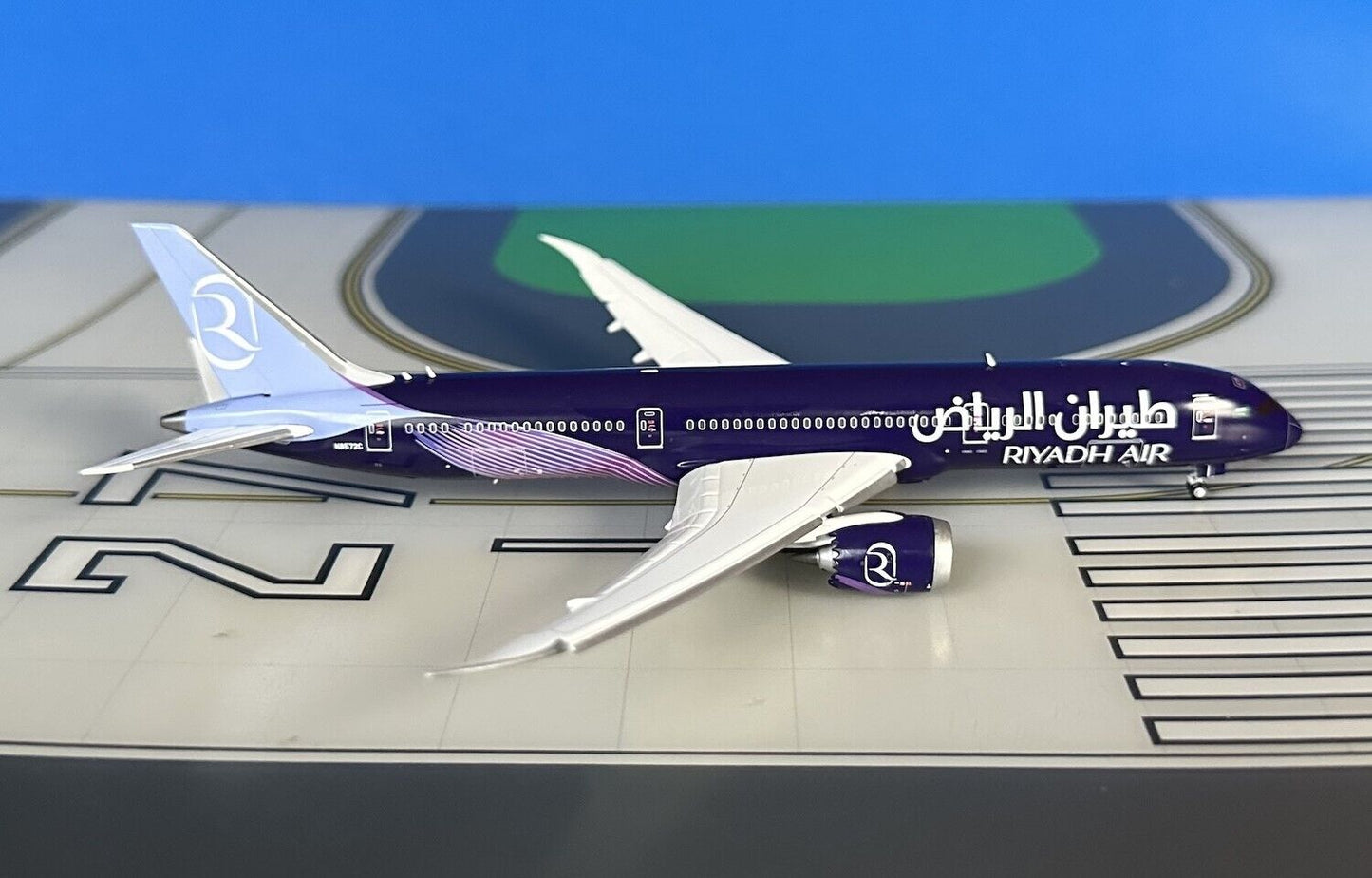 Riyadh Air Boeing 787-9 N8572C current, Flaps down 1/400 scale diecast JC Wings