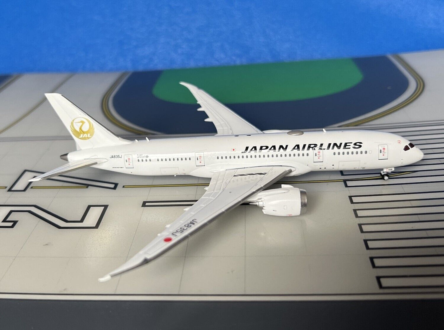 JAL-Japan Airlines Boeing 787-8 JA35J Golden 1/400 scale diecast JC Wings