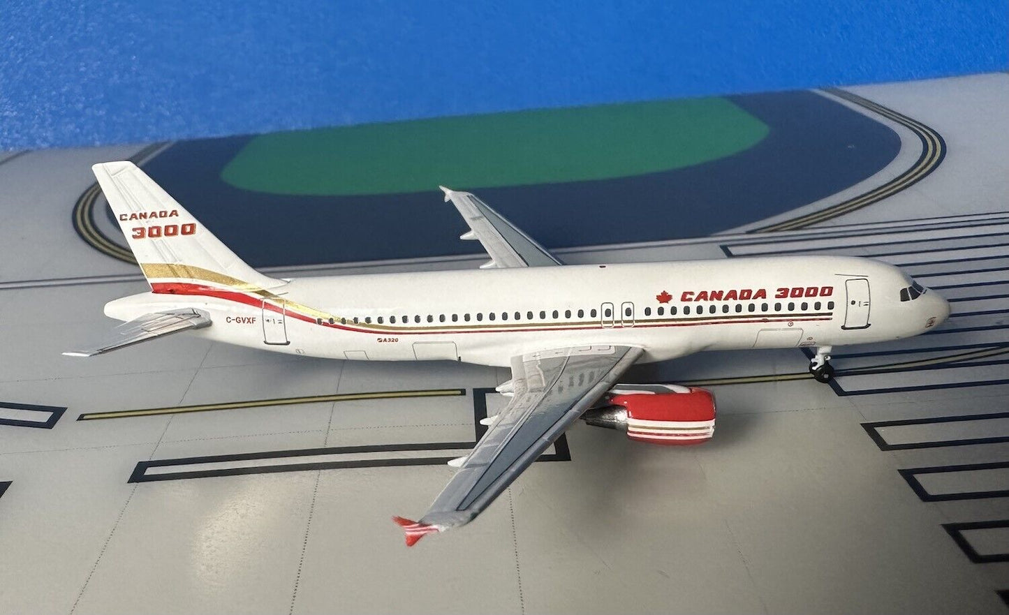 Canada 3000 Airbus A320-212 C-GVXF 1990s colors 1/400 scale diecast Aeroclassics