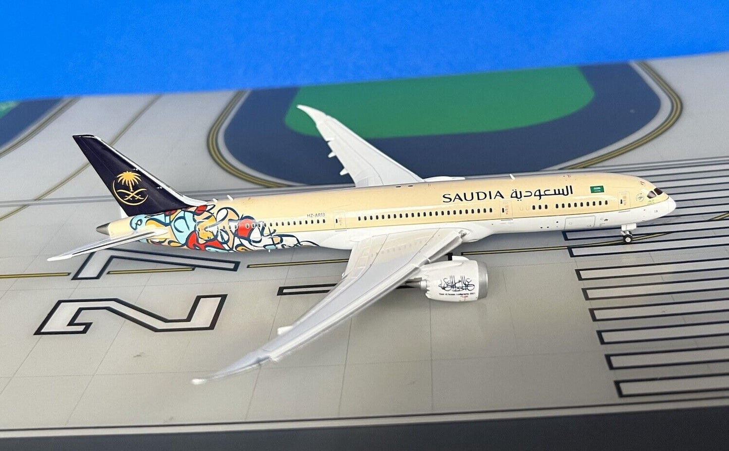 Saudia Boeing 787-9 HZ-AR13 Arab Calligraphy, Flaps down 1/400 scale diecast JC Wings