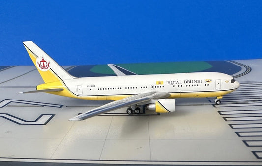 Royal Brunai Boeing 767-200/ER V8-MHB 2000s 1/400 scale diecast Aeroclassics