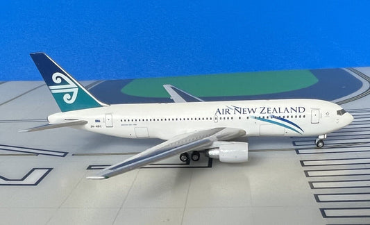 Air New Zealand Boeing 767-200/ER ZK-NBC 2000s 1/400 scale diecast Aeroclassics