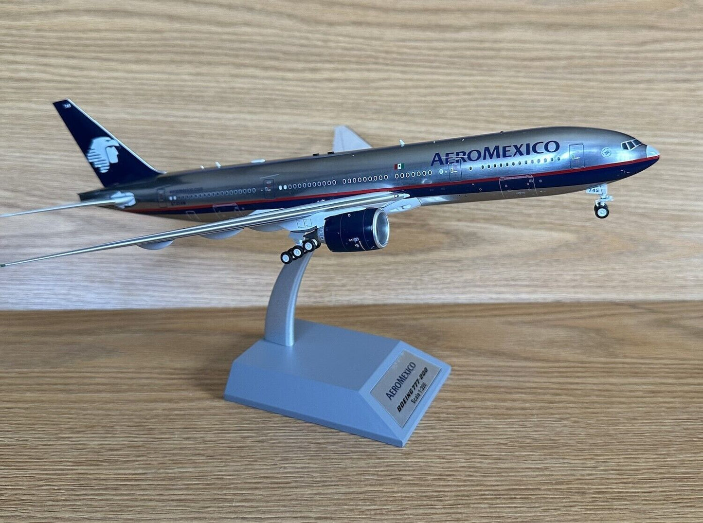 AeroMexico Boeing 777-200ER N745AM Final clrs, polished 1/200 scale diecast Inflight