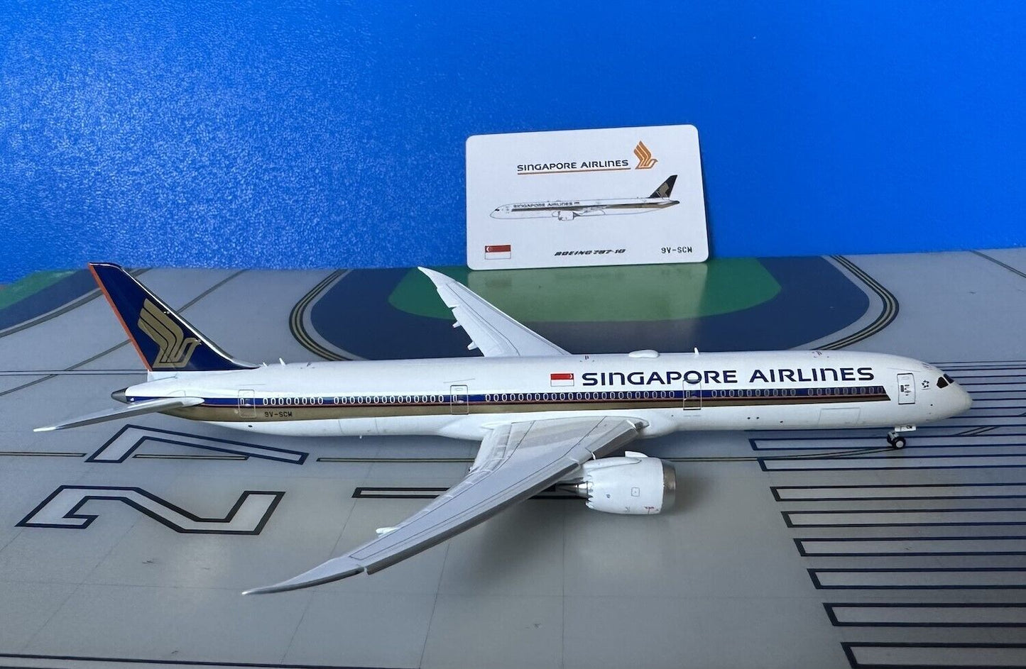 Singapore Airlines Boeing 787-10 9V-SCM Flaps down 1/400 scale diecast JC Wings