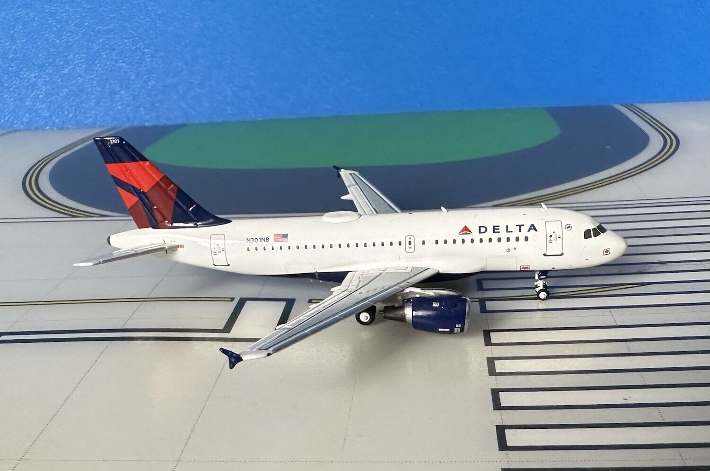 Delta Airbus A319-114 N301NB Current colors 1/400 scale diecast NG Model