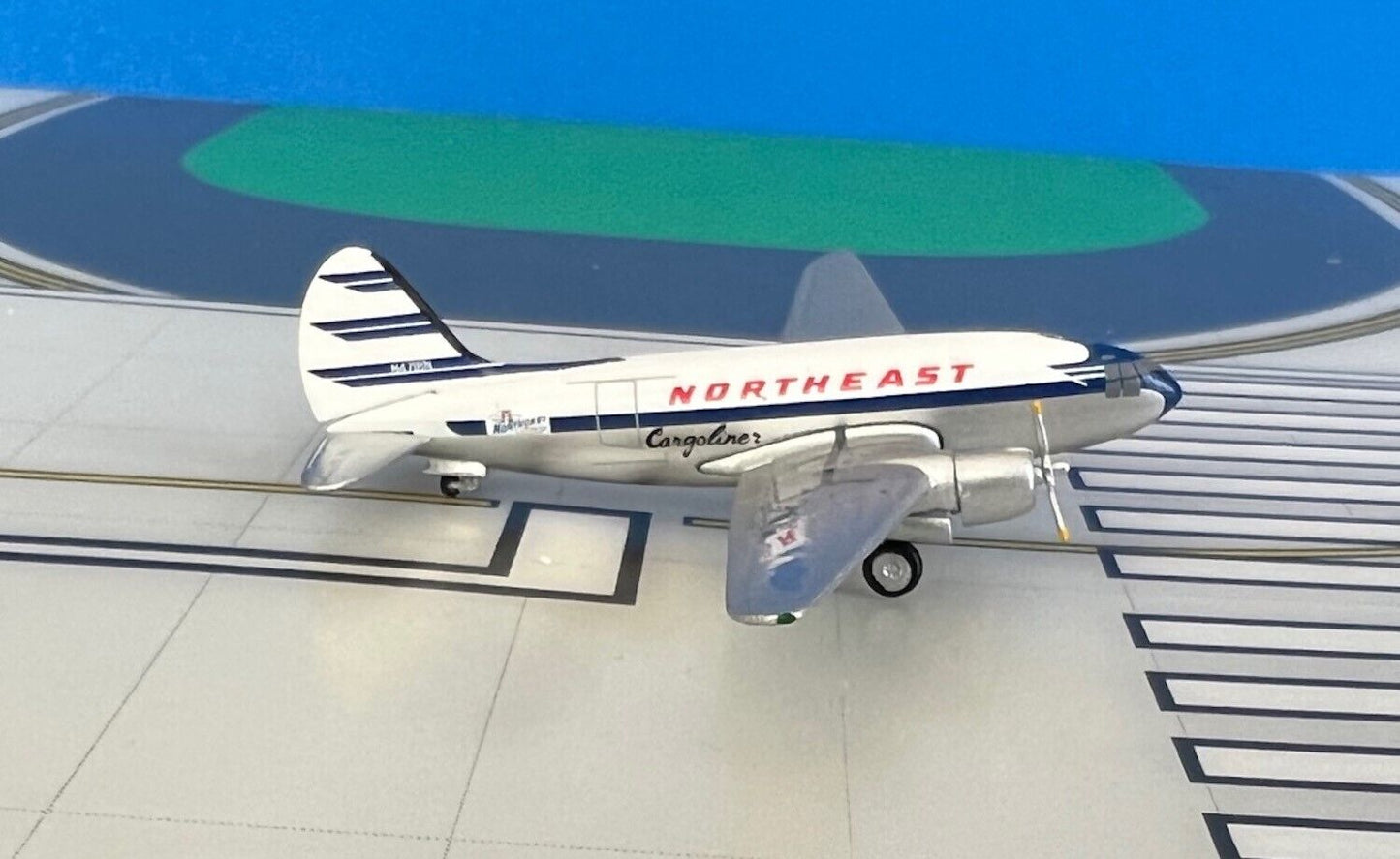 Northeast Curtis C-46F N4718N Cargoliner 1/400 scale diecast Aeroclassics