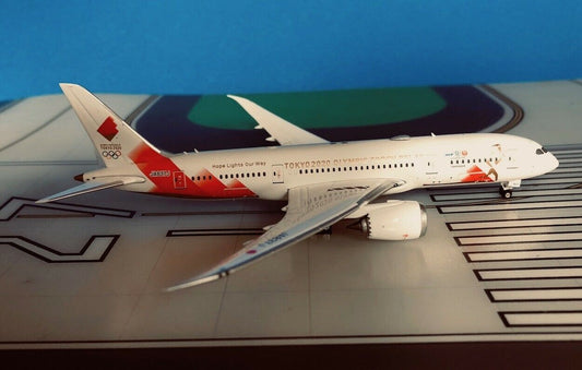 Japan Airlines Boeing 787-8 JA837J Torch Relay 1/400 scale diecast Phoenix model