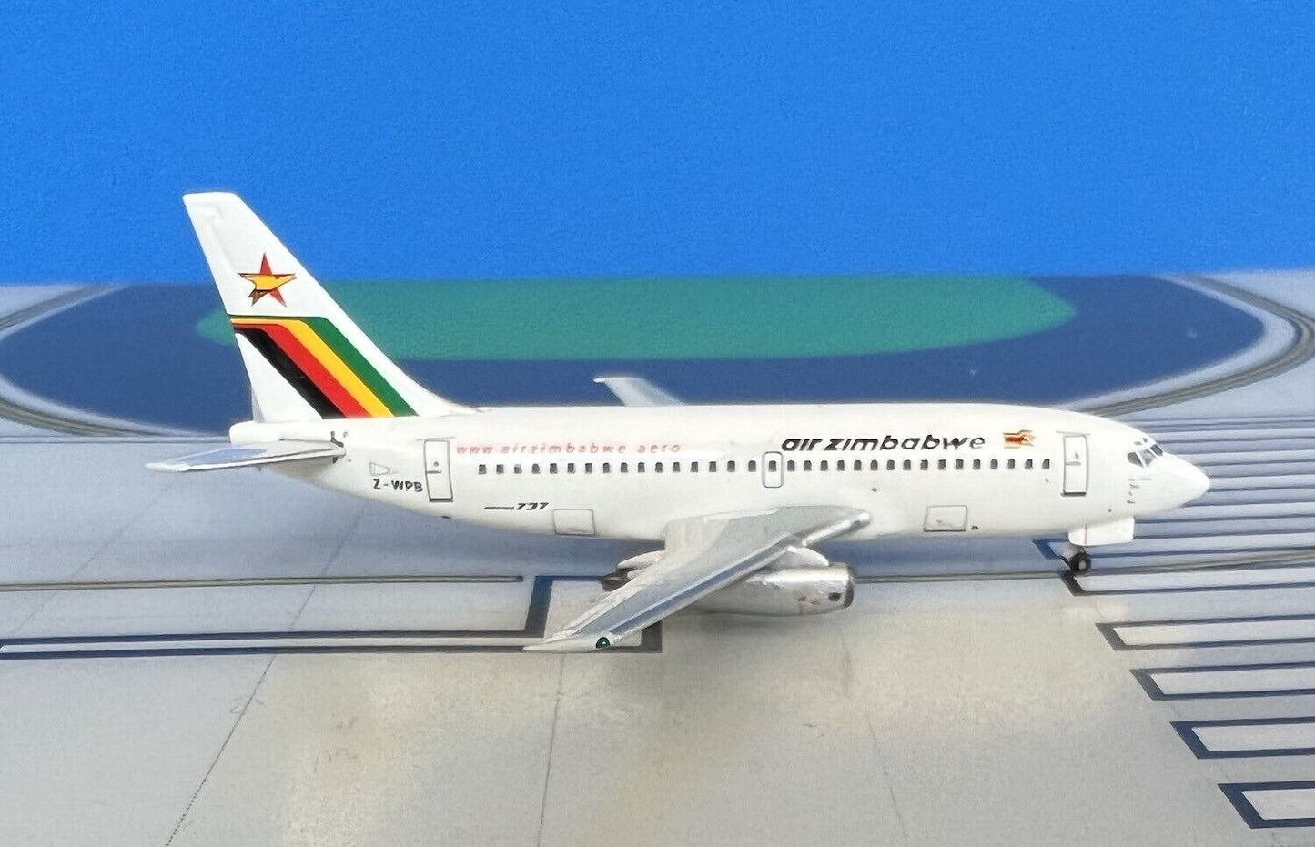 Air Zimbabwe Boeing 737-200/Adv Z-WPB 1990s colors 1/400 diecast Aeroclassics