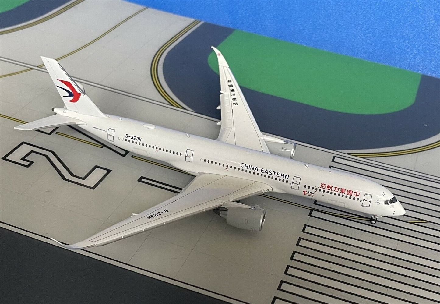 China Eastern Airbus A350-900 XWB B-323H Flaps 1/400 scale diecast JC Wings