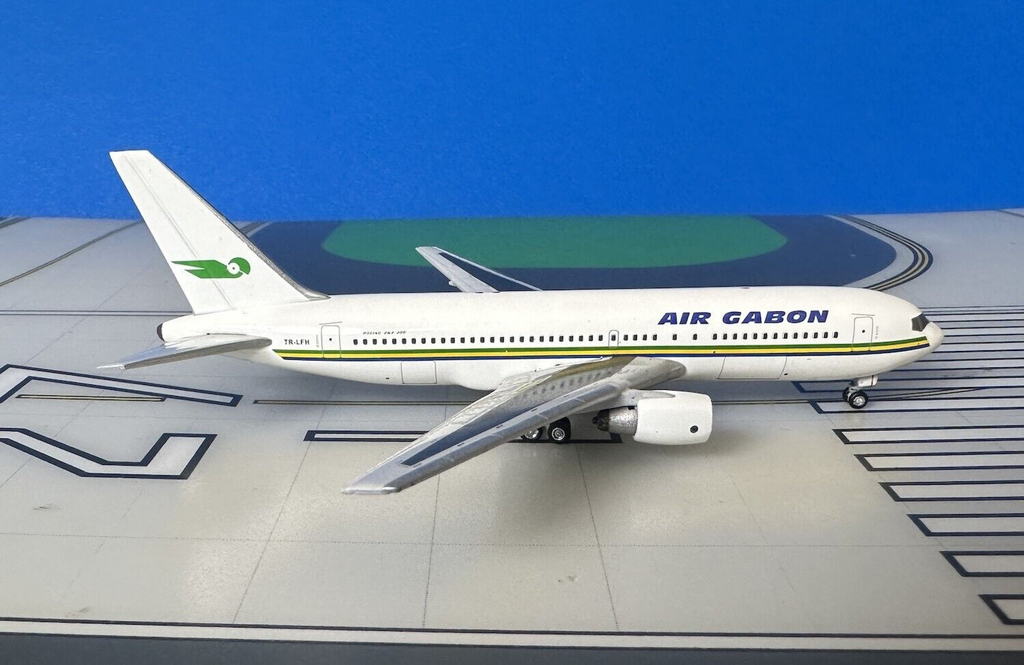 Air Gabon Boeing 767-200/ER TR-LFH 1990s 1/400 scale diecast Aeroclassics