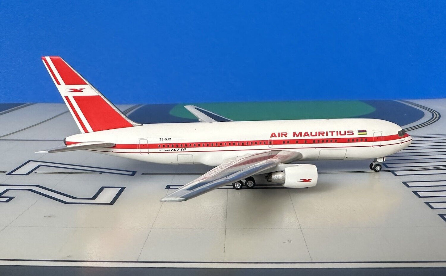 Air Mauritius Boeing 767-200/ER 3B-NAK 1990s 1/400 scale diecast Aeroclassics