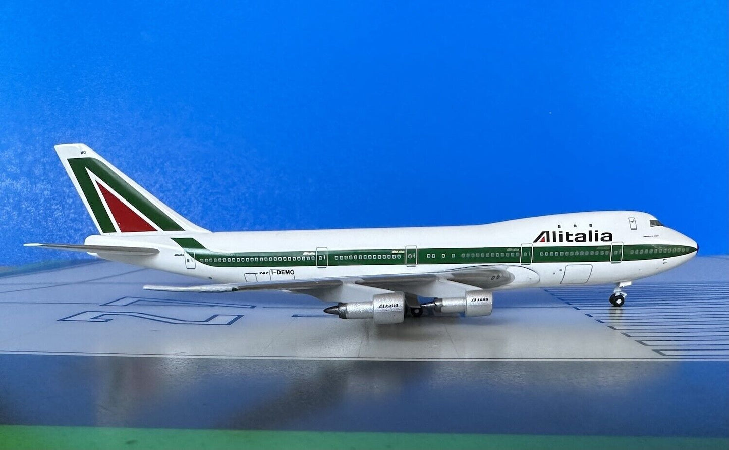 Alitalia Boeing 747-243B I-DEMO 1980s colors 1/400 scale diecast Aeroclassics