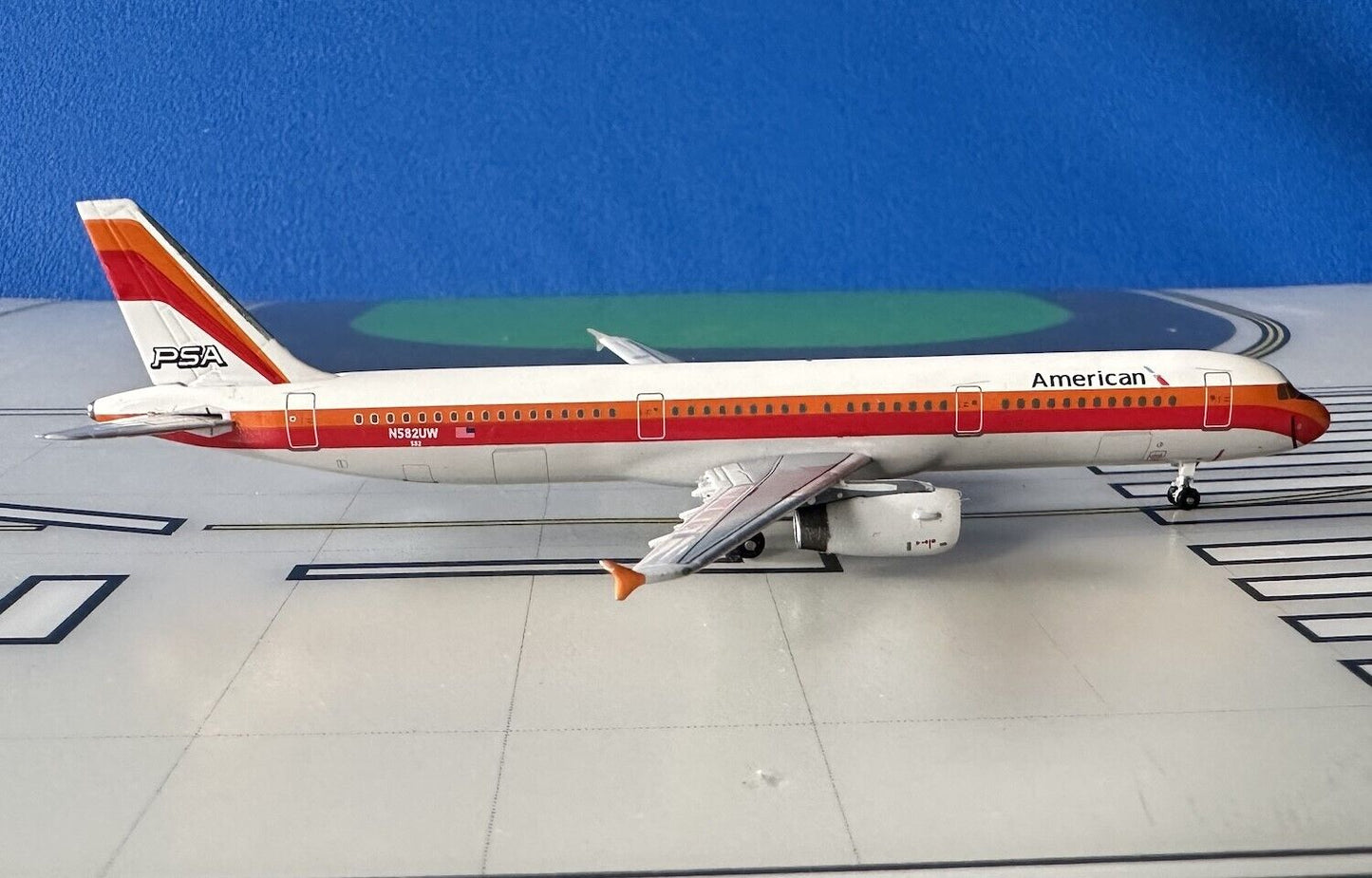 American Airbus A321-231 N582UW PSA retro 1/400 scale diecast Aeroclassics