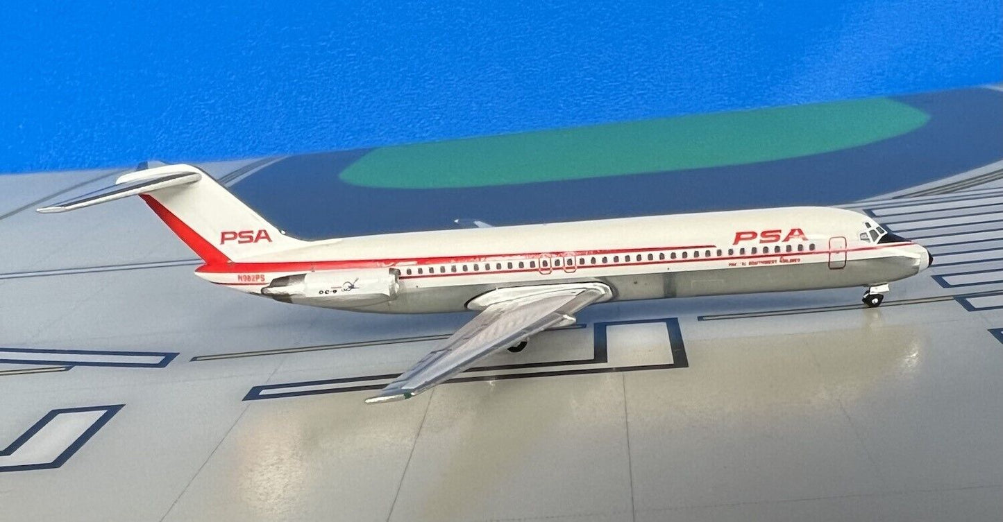 PSA Douglas DC-9-32 N982PS final colors 1/400 scale diecast Aeroclassics