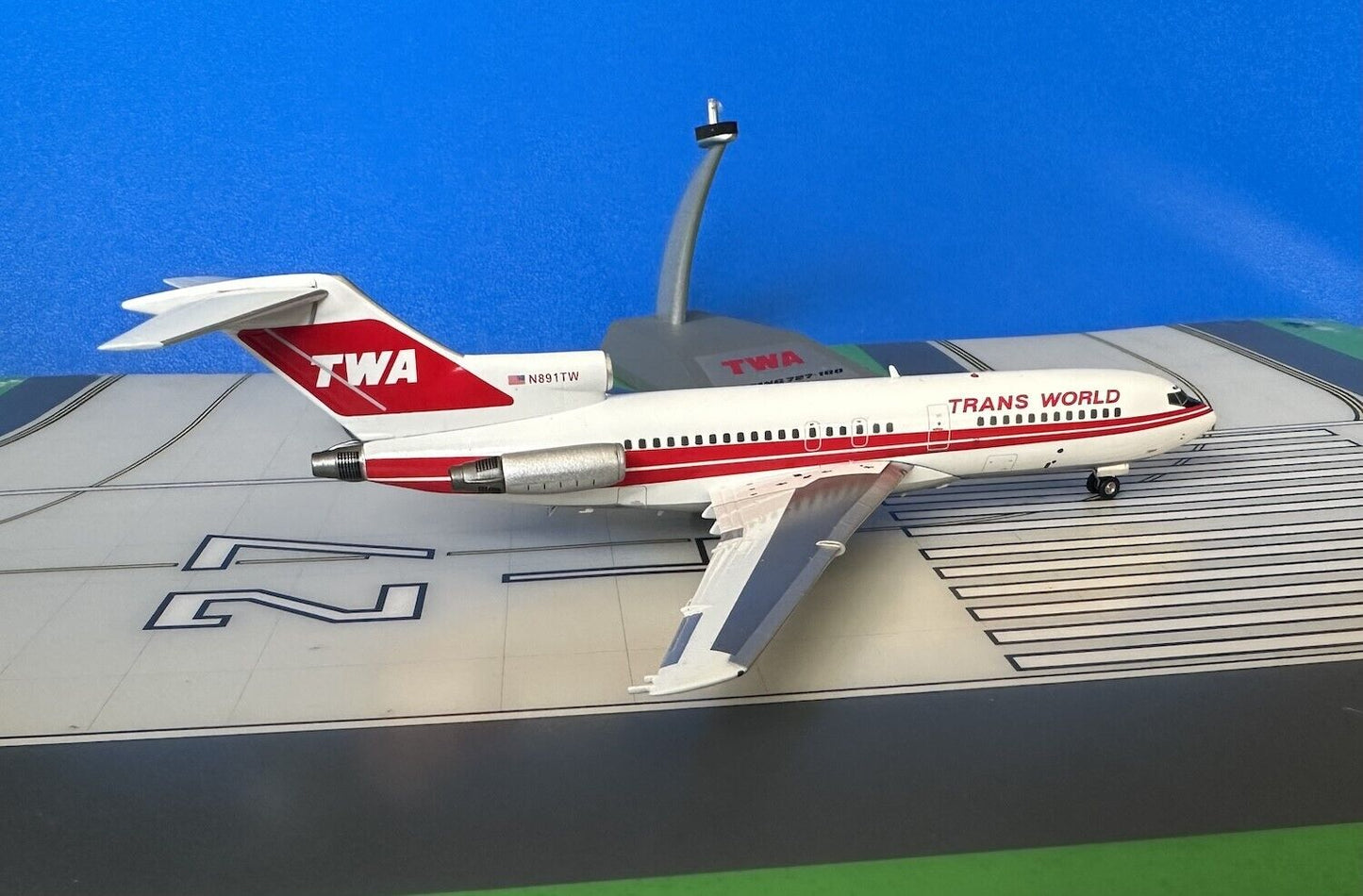 TWA Boeing 727-100 N891TW 1980s Twin Stripe 1/200 scale diecast Inflight Models